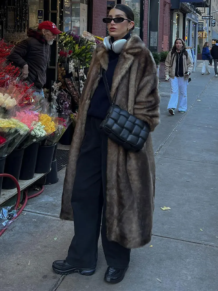 Trenchcoat Long d’Hiver avec Texture Douce et Coupe Classique pour Femme | Idéal pour Temps Froid