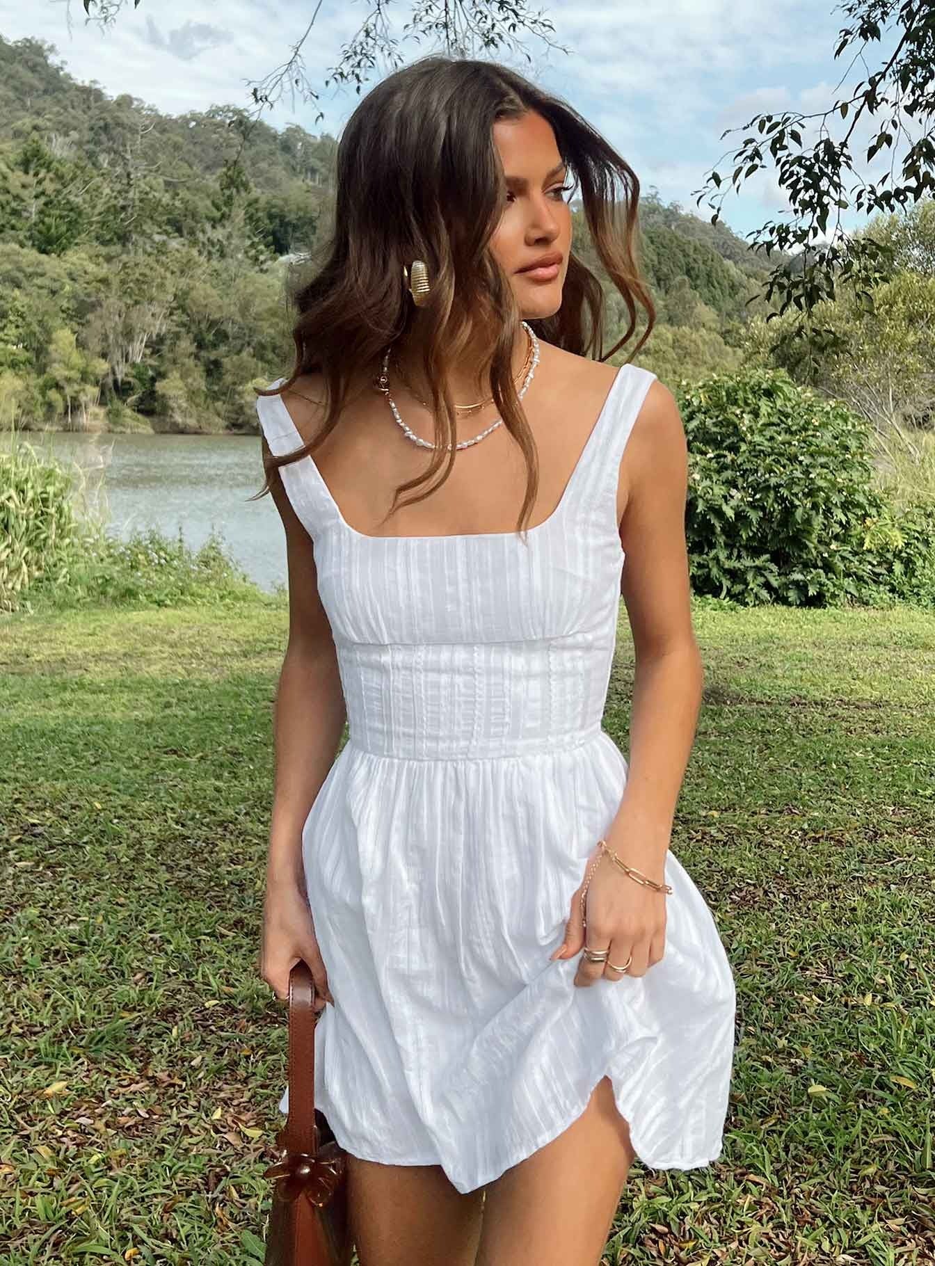 Robe Mini avec Coupe Cintrée et Encolure Carrée pour Femme | Idéale pour l'Été