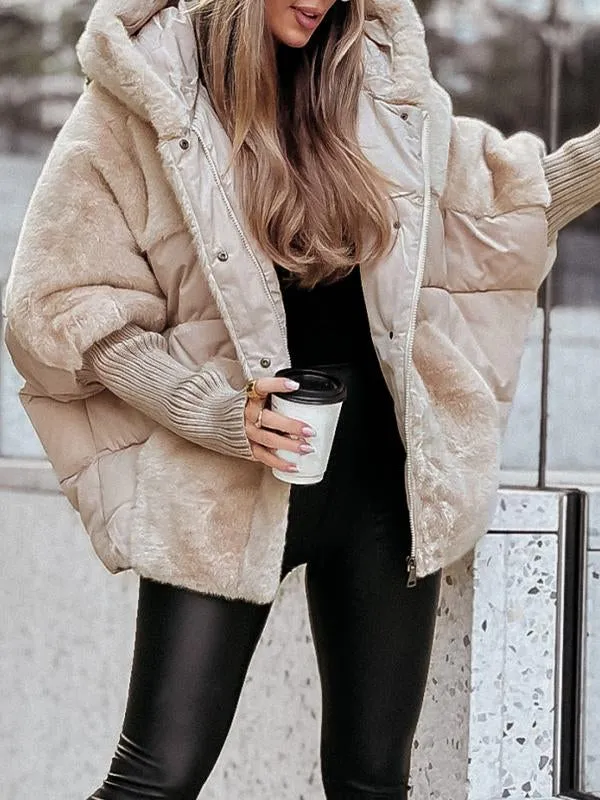 Cape Matelassée Longue avec Col en Fourrure Synthétique pour Femme | Idéale pour l’Hiver