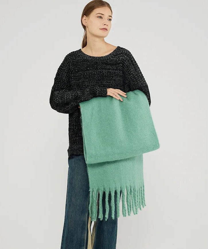 Écharpe Longue d’Hiver avec Finition Lisse pour Femme | Idéale pour la Saison Froide