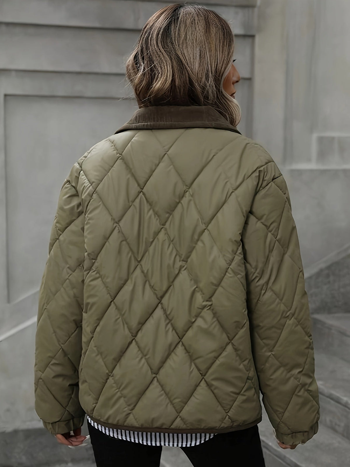Veste Mi-Saison avec Longueur Mi-Cuisse pour Femmes | Idéal pour Saisons de Transition