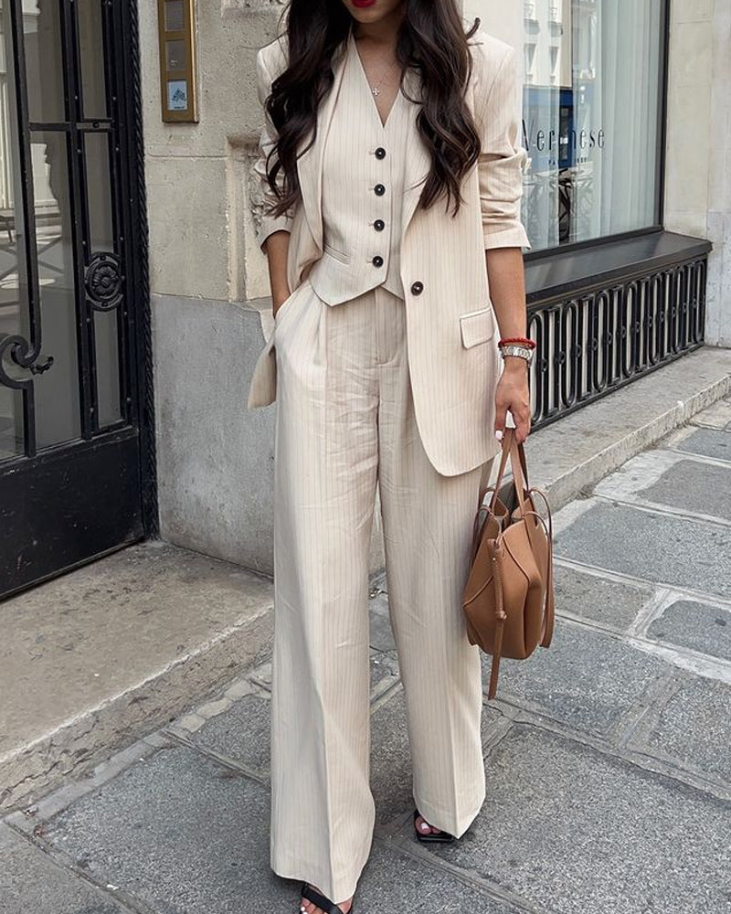 Ensemble Tailleur avec Pantalon Évasé, Gilet Boutonné Et Veste Structurée pour Femme | Idéal pour Le Bureau Et Les Événements Formels