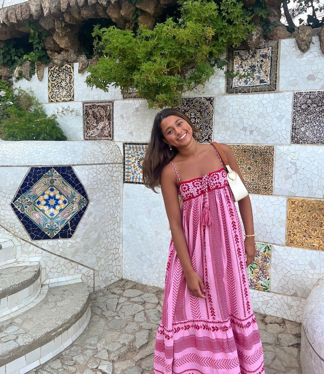 Robe Longue à Bretelles Fines avec Broderie et Détails Bohèmes pour Femme | Idéale pour les Journées d’Été
