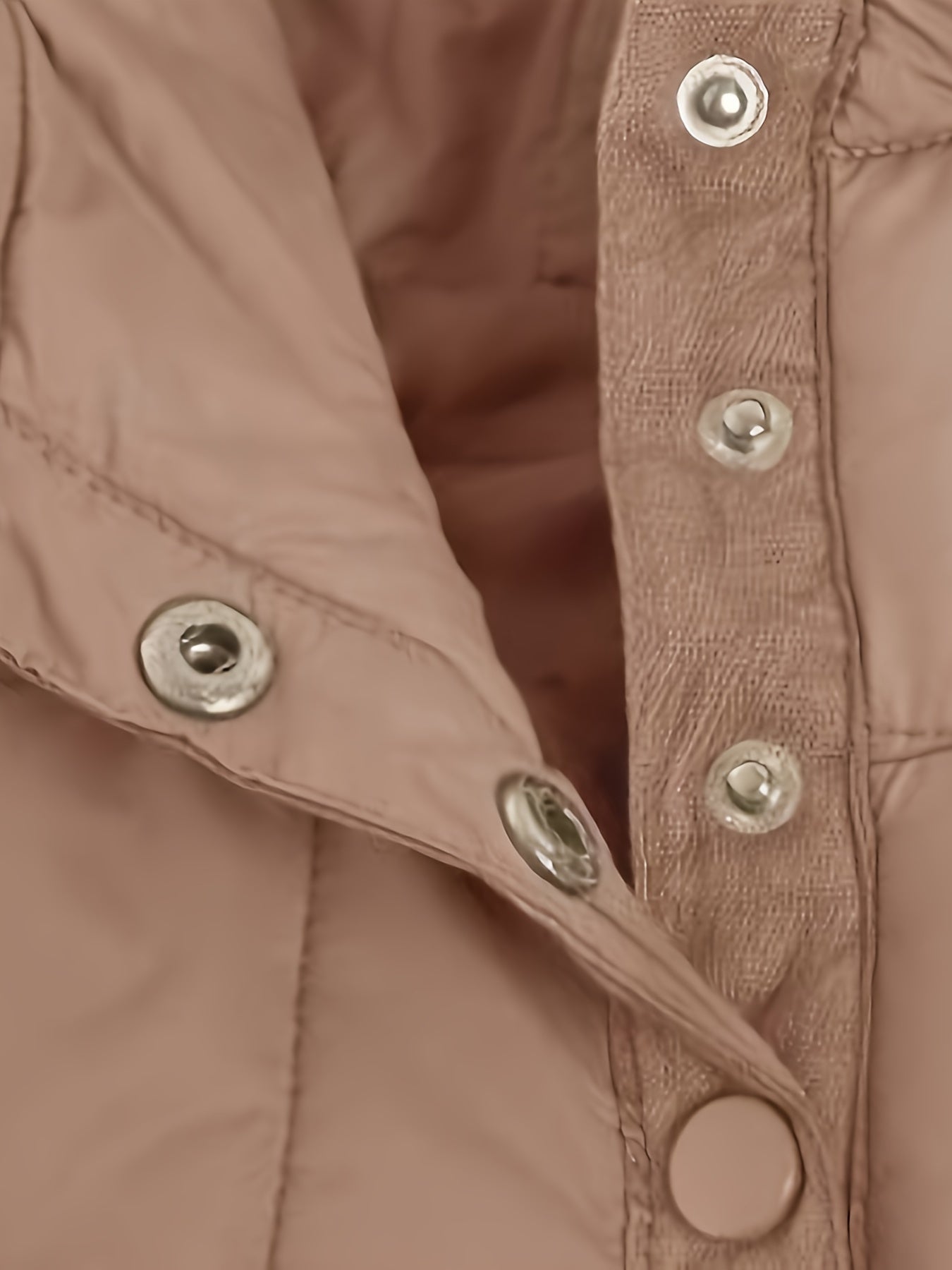 Veste à Capuche Matelassée avec Fermeture Zippée pour Femme | Idéale pour la Saison Froide