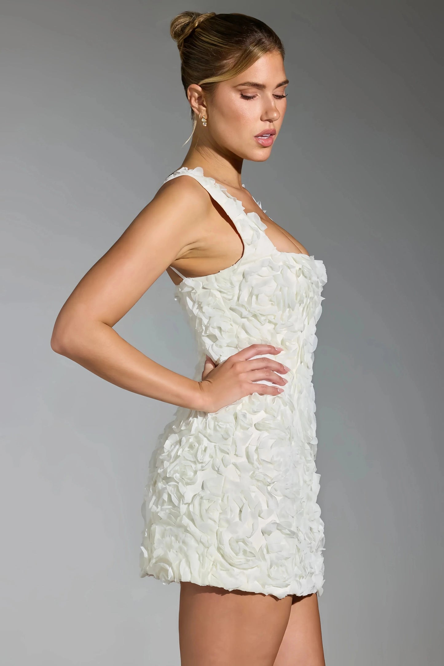 Robe Mini Dos Nu avec Motif Floral 3D pour Femme | Idéale pour l'Été et les Événements Décontractés