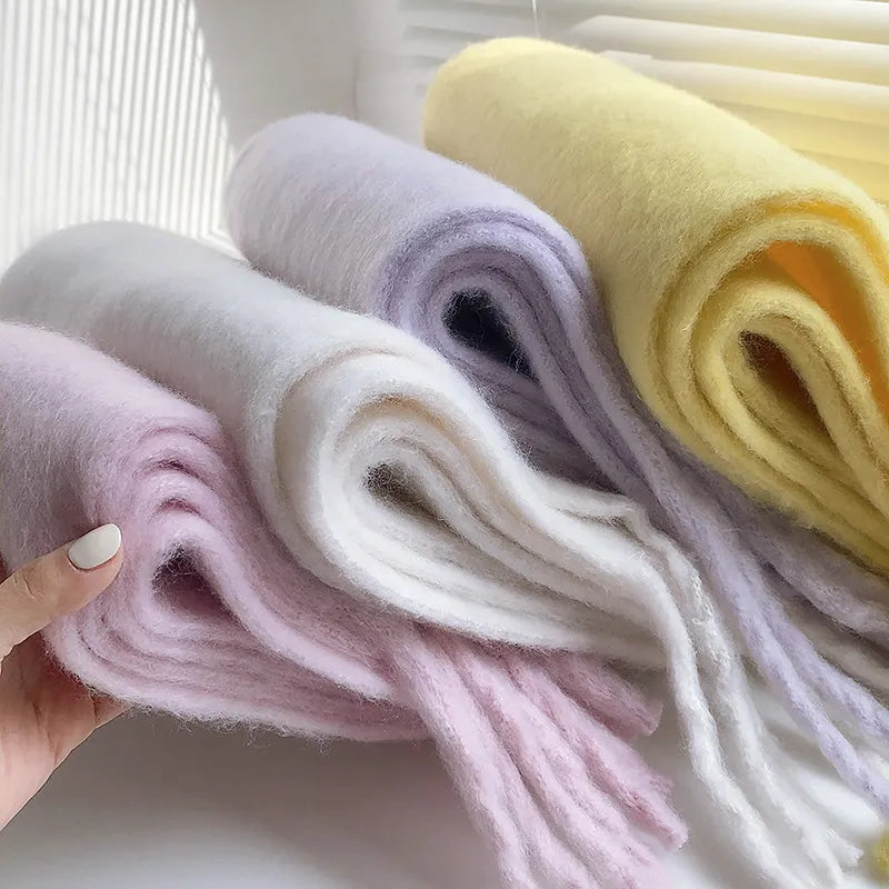 Écharpe Longue d’Hiver avec Finition Lisse pour Femme | Idéale pour la Saison Froide
