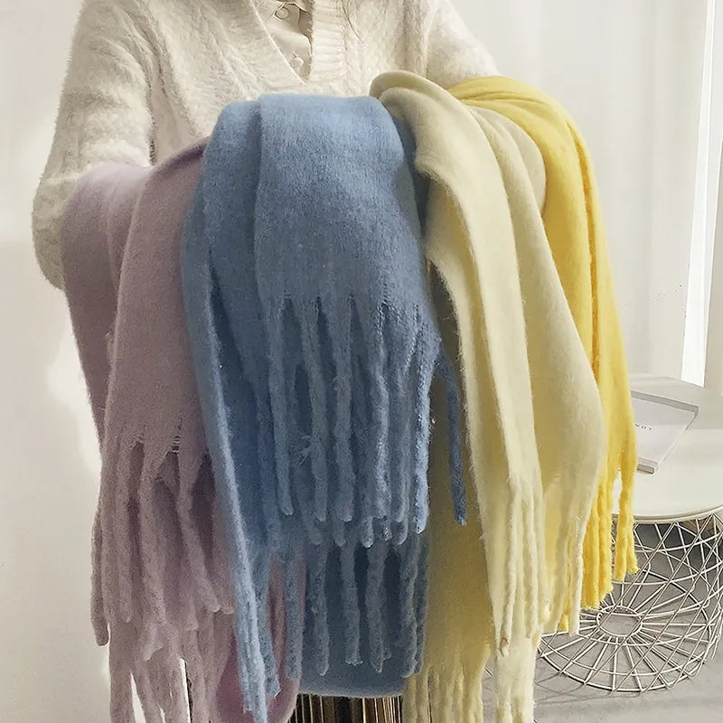 Écharpe Longue d’Hiver avec Finition Lisse pour Femme | Idéale pour la Saison Froide