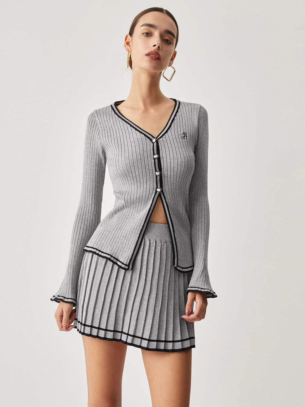 Ensemble Tricoté Deux Pièces | Gris et Noir | Élégance Preppy Moderne