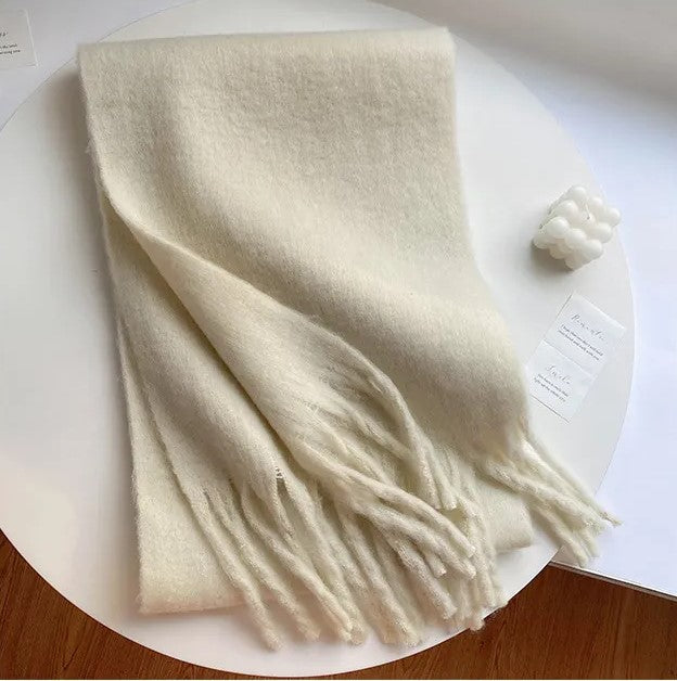 Écharpe Longue d’Hiver avec Finition Lisse pour Femme | Idéale pour la Saison Froide