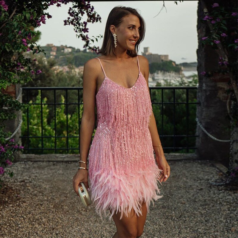Robe Courte Avec Détails À Plumes Pour Femme | Idéale Pour Les Soirées Et Événements Spéciaux