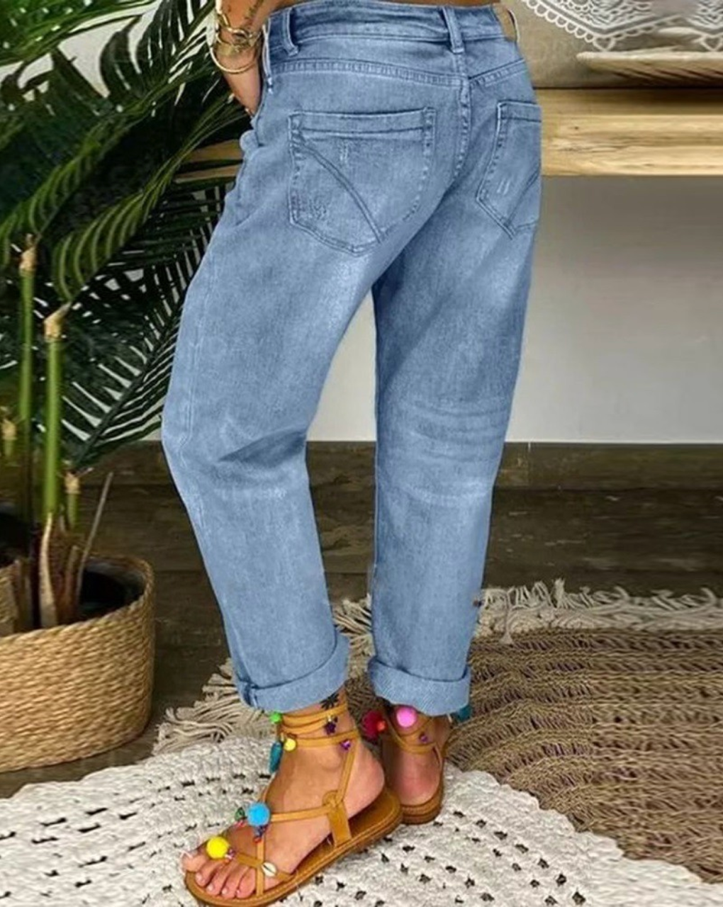 Jean à Jambes Droites avec Détails Usés pour Femme | Idéal pour un Usage Quotidien par Temps Variable