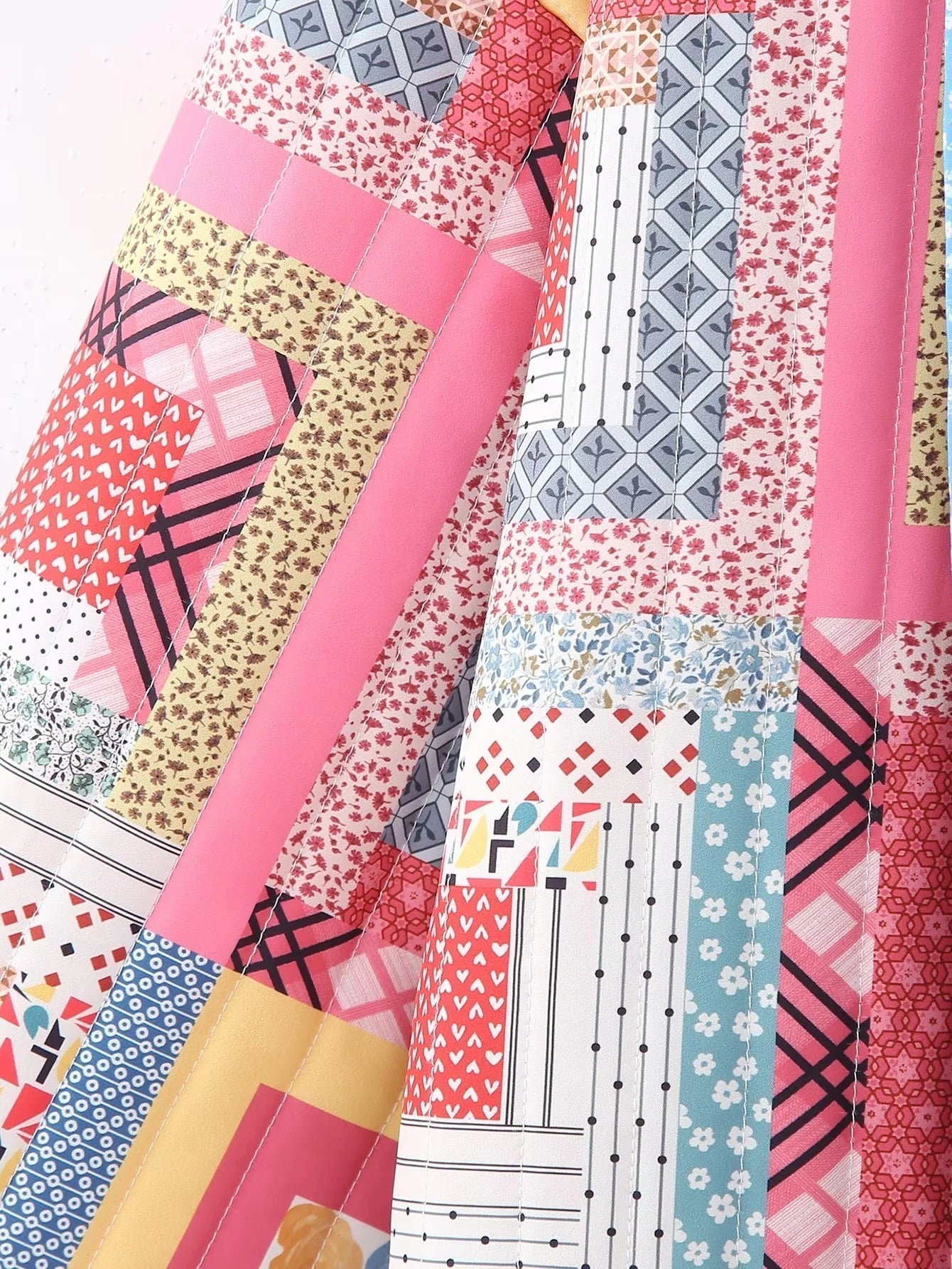 Manteau Matelassé avec Capuche pour Femme | Idéal pour les Journées Froides