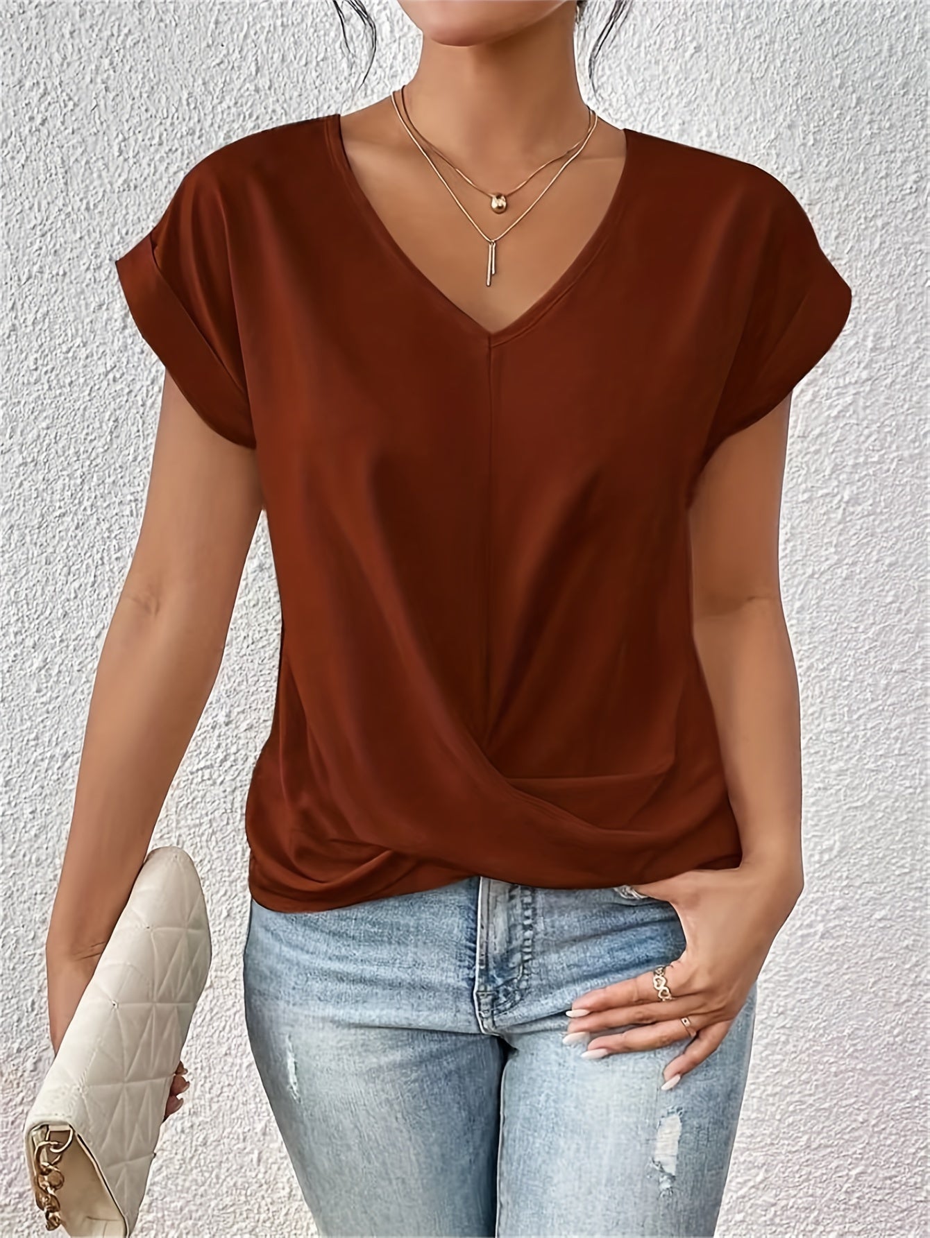 Lot de 2 T-Shirts à Col V et Coupe Ajustée pour Femme | Idéal pour le Travail et les Tenues Décontractées