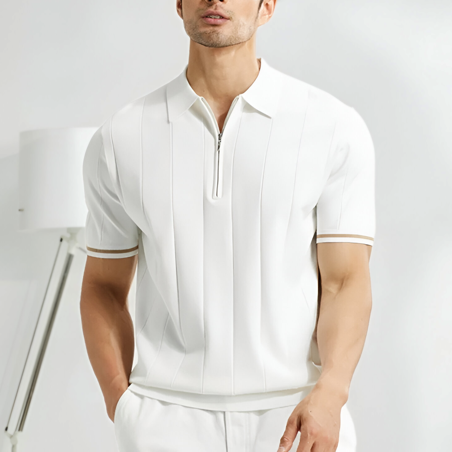Polo à Manches Courtes avec Fermeture Zippée et Détails Rayés pour Homme | Idéal pour le Quotidien