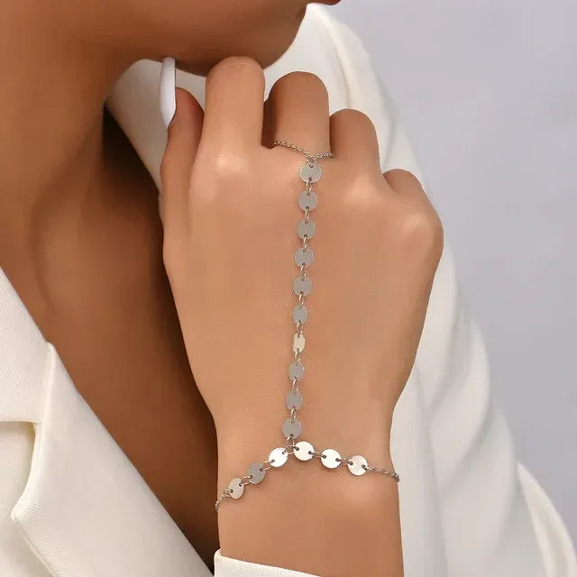Set Bijoux avec Bracelet de Main et Chaînes Métalliques pour Femme | Idéal pour Tenues de Cérémonie ou Quotidiennes