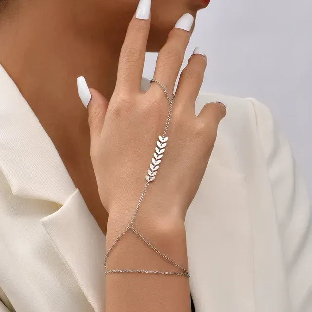 Set Bijoux avec Bracelet de Main et Chaînes Métalliques pour Femme | Idéal pour Tenues de Cérémonie ou Quotidiennes