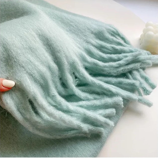 Écharpe Longue d’Hiver avec Finition Lisse pour Femme | Idéale pour la Saison Froide