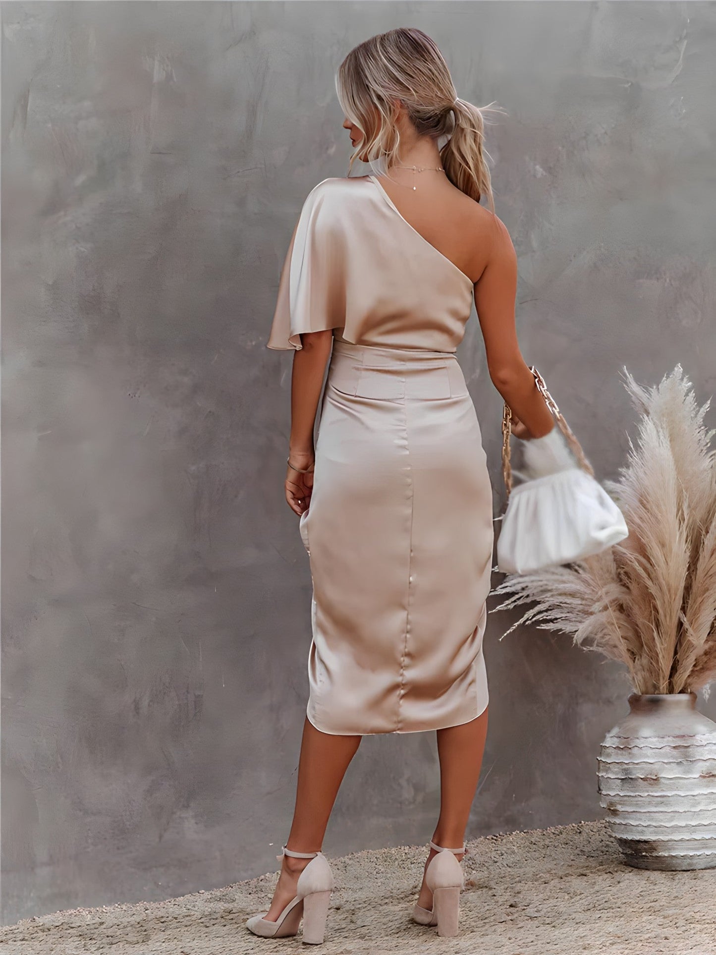 Robe Midi Asymétrique avec Jupe Drapée pour Femmes | Idéale pour les Occasions Festives Ask ChatGPT