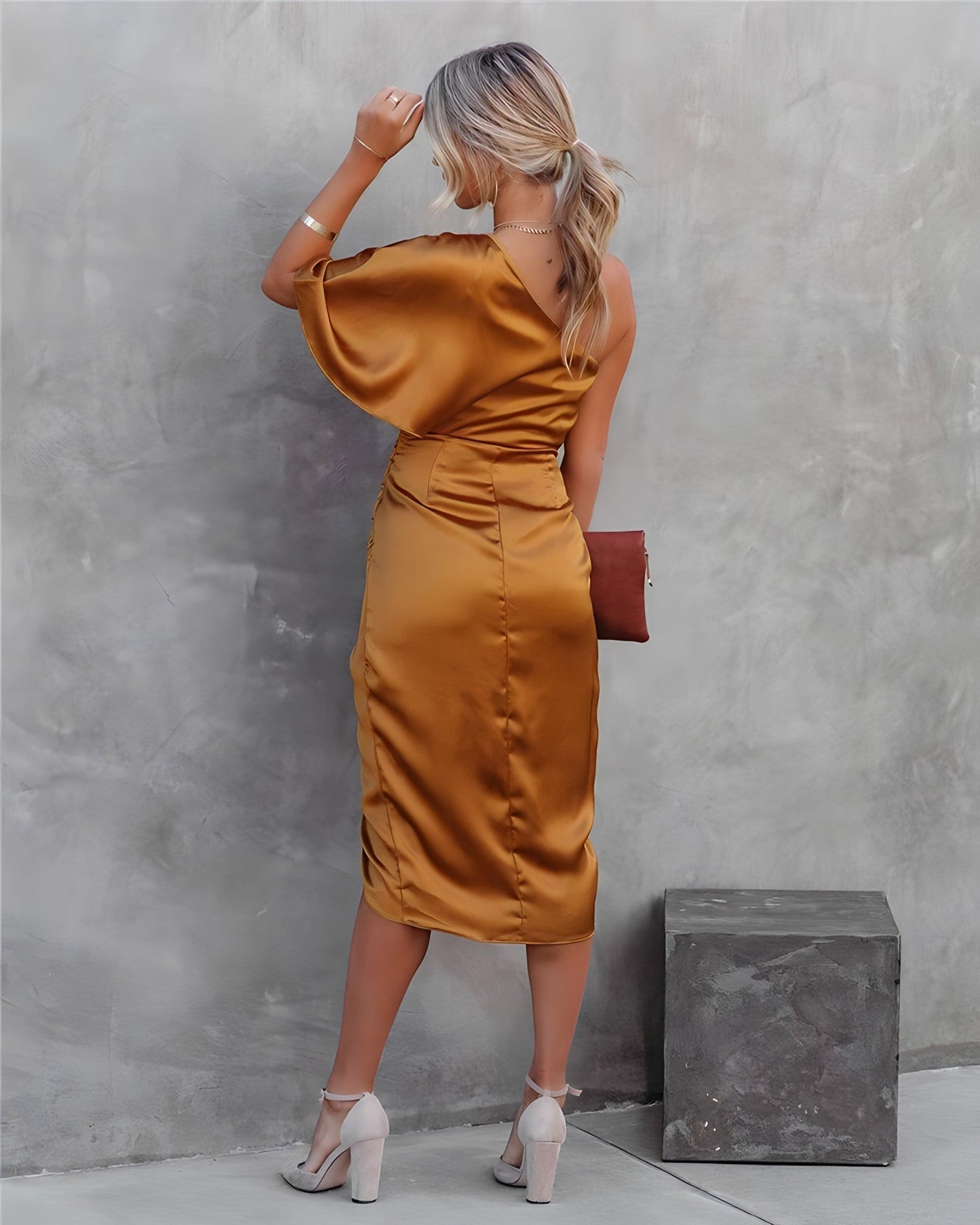 Robe Midi Asymétrique avec Jupe Drapée pour Femmes | Idéale pour les Occasions Festives Ask ChatGPT