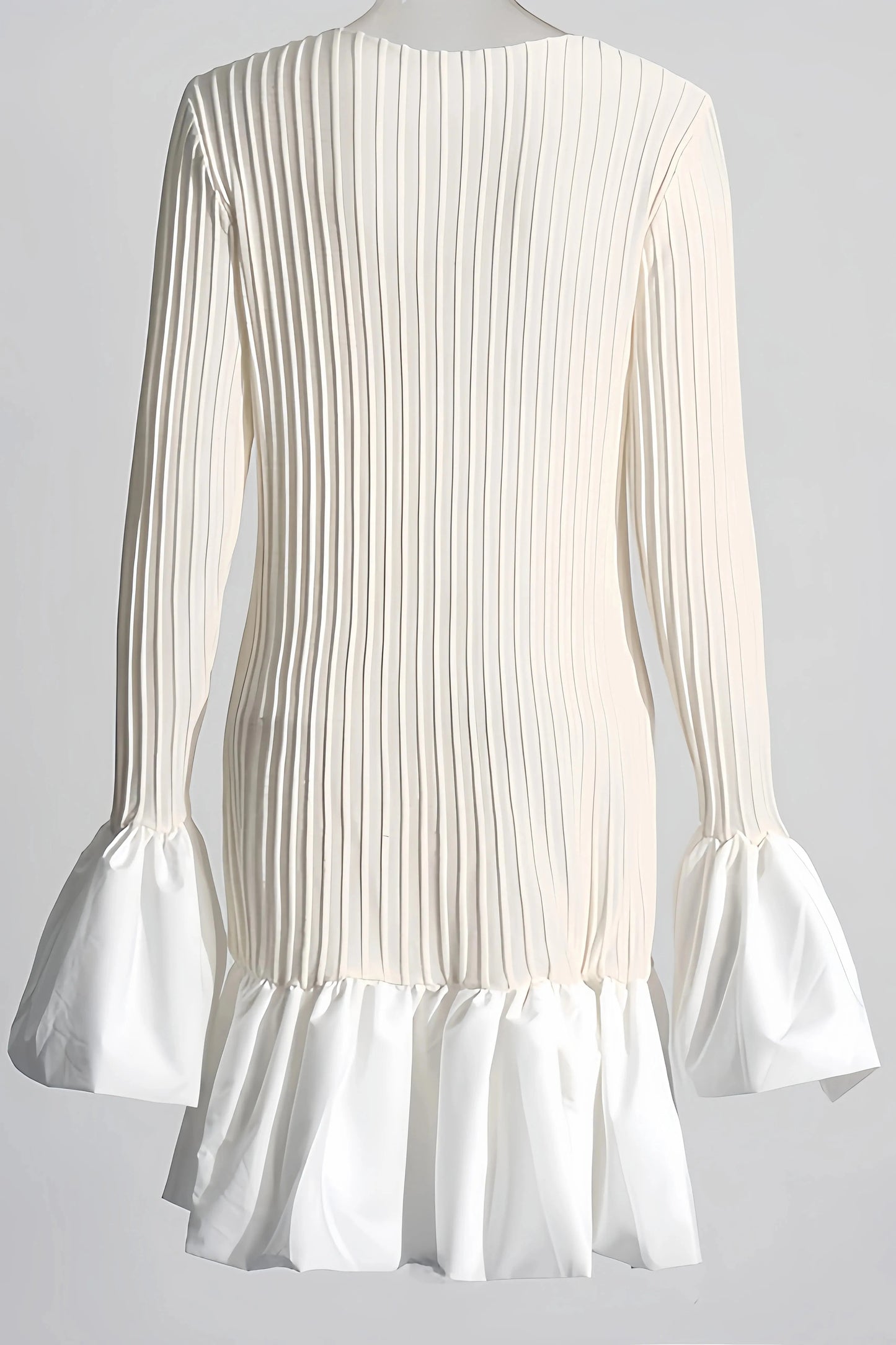 Robe Courte Plissée avec Manches Évasées pour Femme | Idéale pour les Sorties ou les Occasions Décontractées