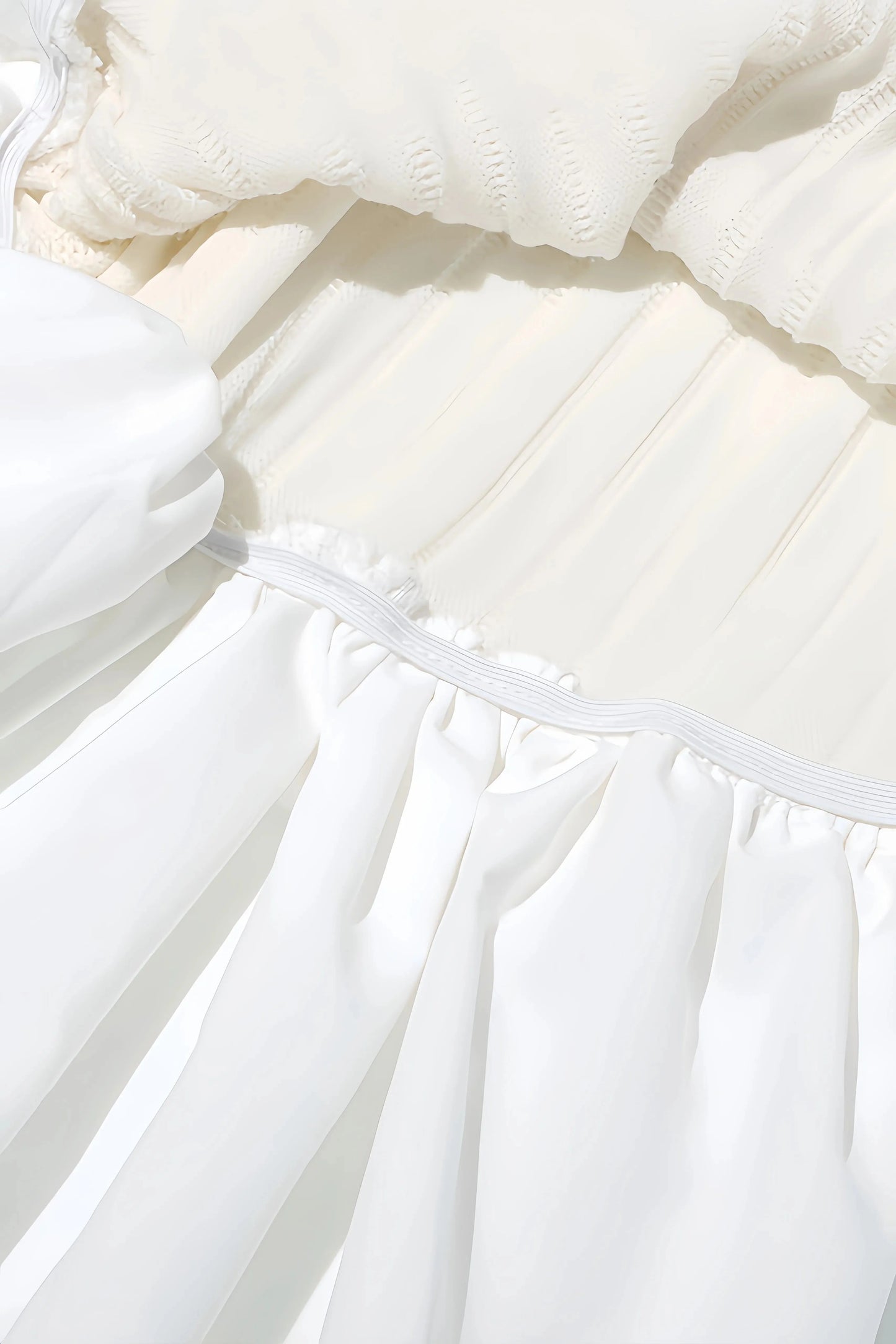 Robe Courte Plissée avec Manches Évasées pour Femme | Idéale pour les Sorties ou les Occasions Décontractées