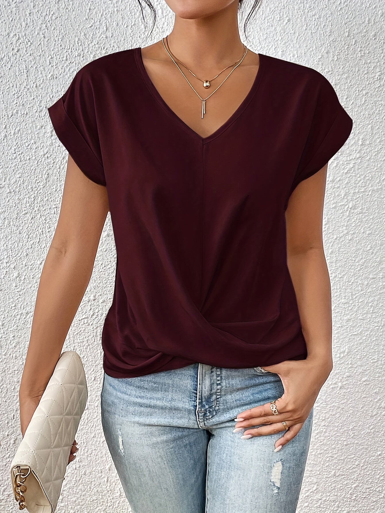 Lot de 2 T-Shirts à Col V et Coupe Ajustée pour Femme | Idéal pour le Travail et les Tenues Décontractées