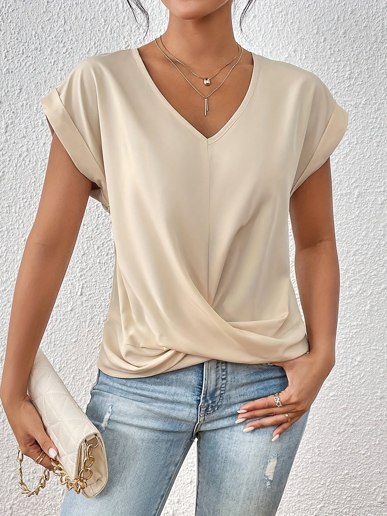 Lot de 2 T-Shirts à Col V et Coupe Ajustée pour Femme | Idéal pour le Travail et les Tenues Décontractées