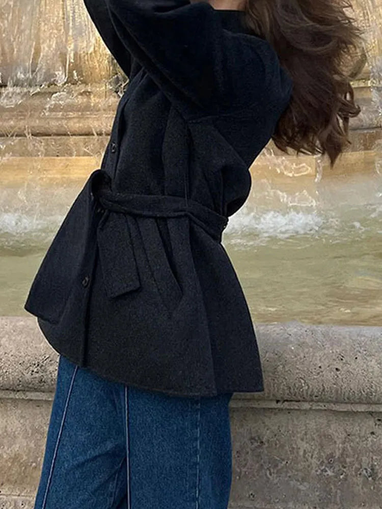 Manteau Court à Boutonnage Simple avec Ceinture pour Femme | Idéal pour l’Automne et l’Hiver