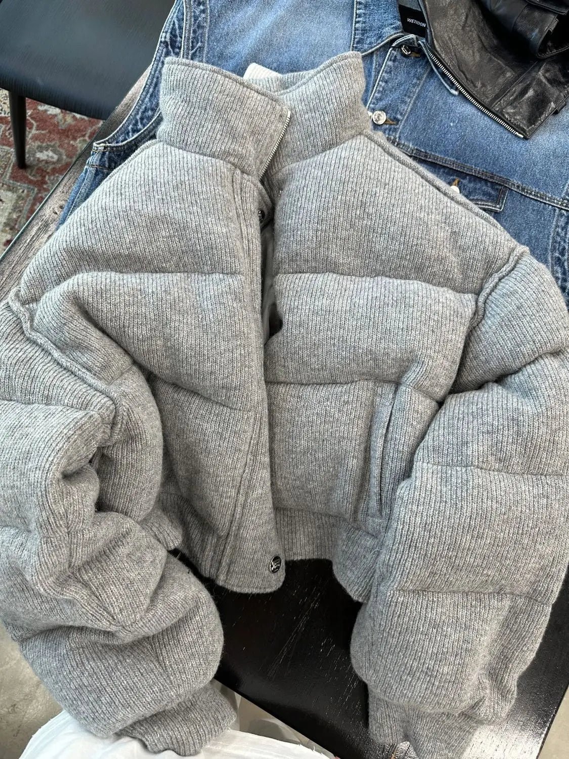 Doudoune avec Col Haut et Manches Côtelées pour Femme | Idéale pour Temps Froid