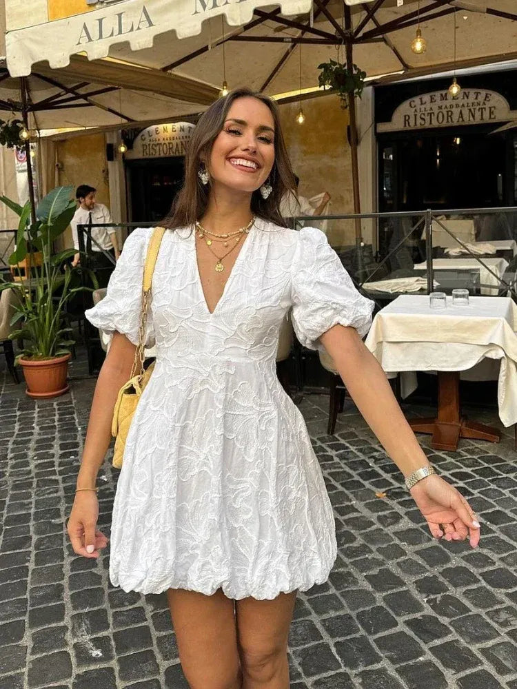 Robe Cintrée avec Encolure V Profonde et Jupe Bouffante pour Femme | Idéale pour les Sorties Printanières ou Festives