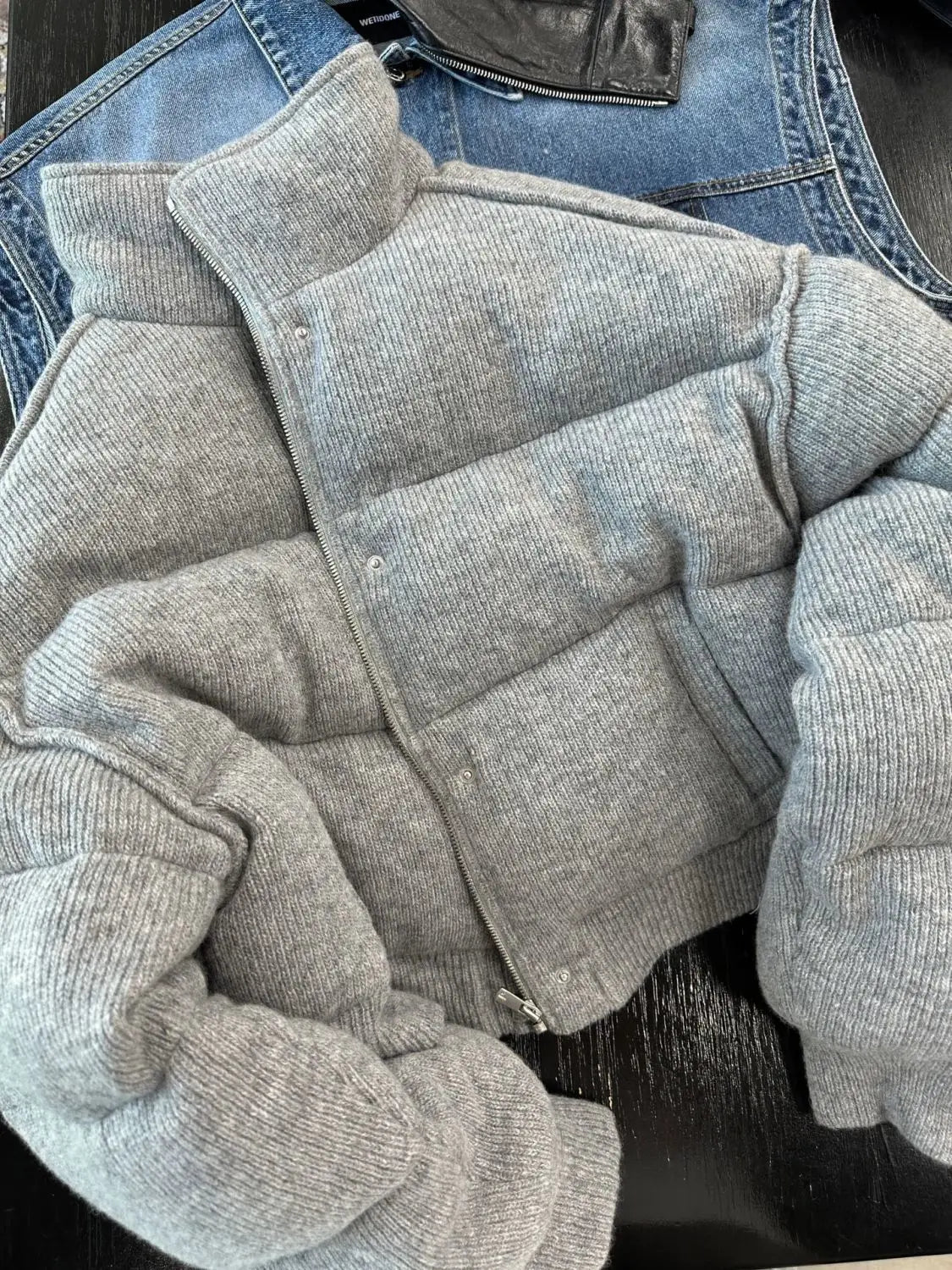 Doudoune avec Col Haut et Manches Côtelées pour Femme | Idéale pour Temps Froid