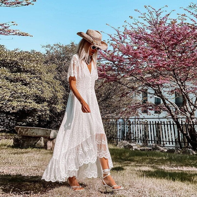 Robe Courte avec Détail Dentelle et Coupe Ample pour Femme | Idéale pour les Événements d’Été et les Fêtes en Plein Air
