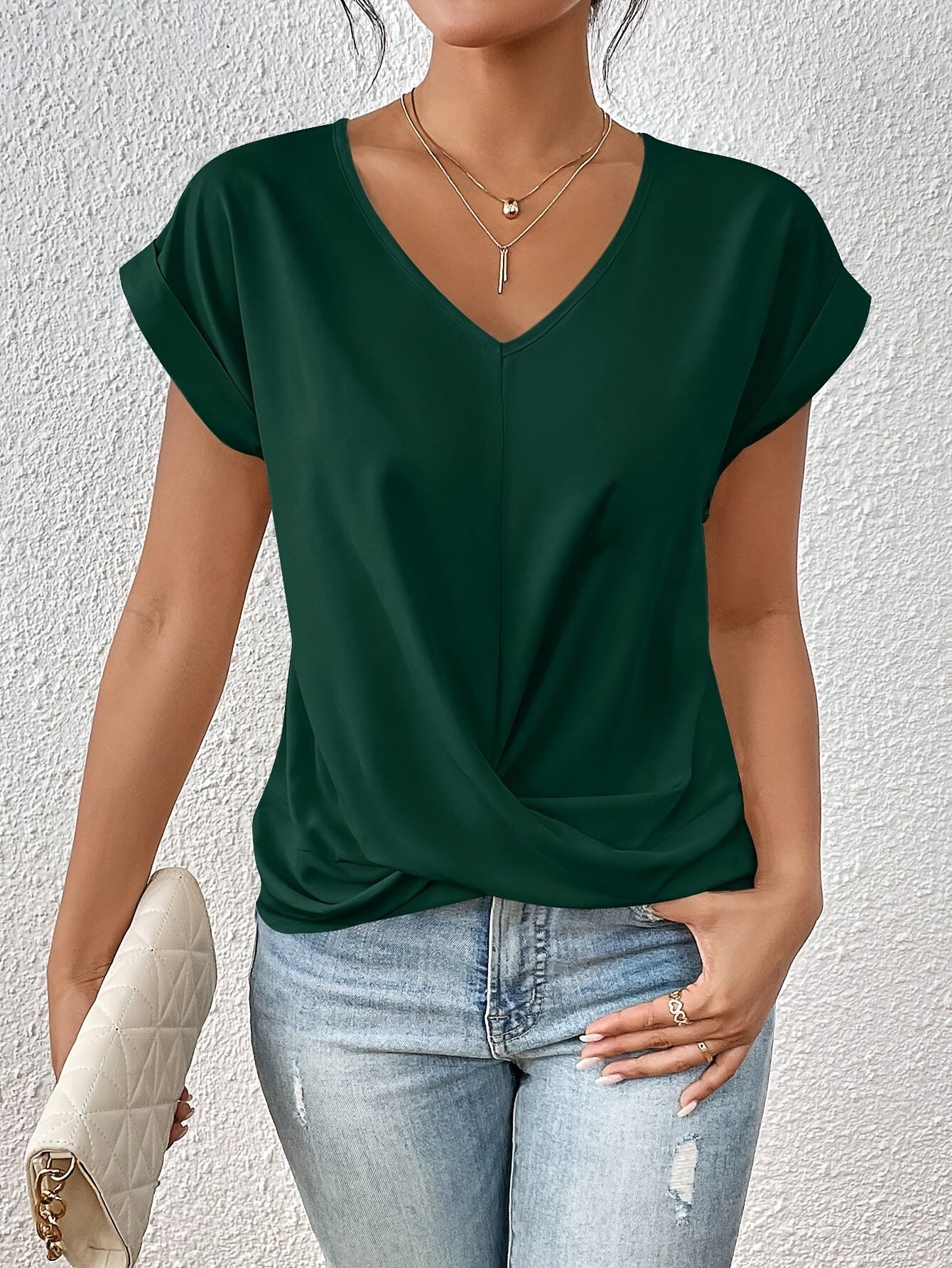 Lot de 2 T-Shirts à Col V et Coupe Ajustée pour Femme | Idéal pour le Travail et les Tenues Décontractées
