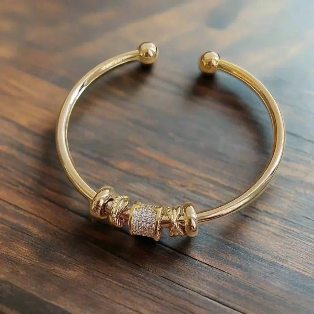 Bracelet Ajustable Avec Breloques Et Finition Dorée Pour Femme | Idéal Pour Un Usage Quotidien Ou Des Occasions