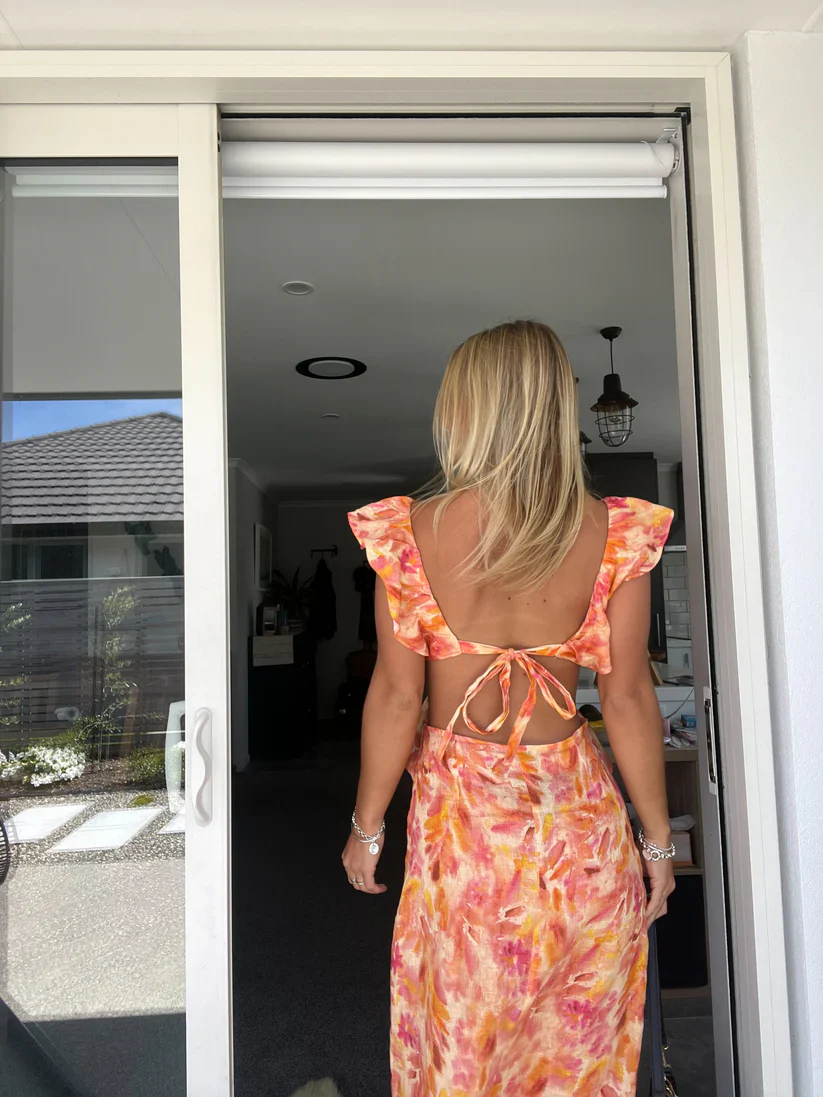 Robe Cintrée avec Volants et Détail Découpé pour Femme | Idéale pour le Printemps et l'Été