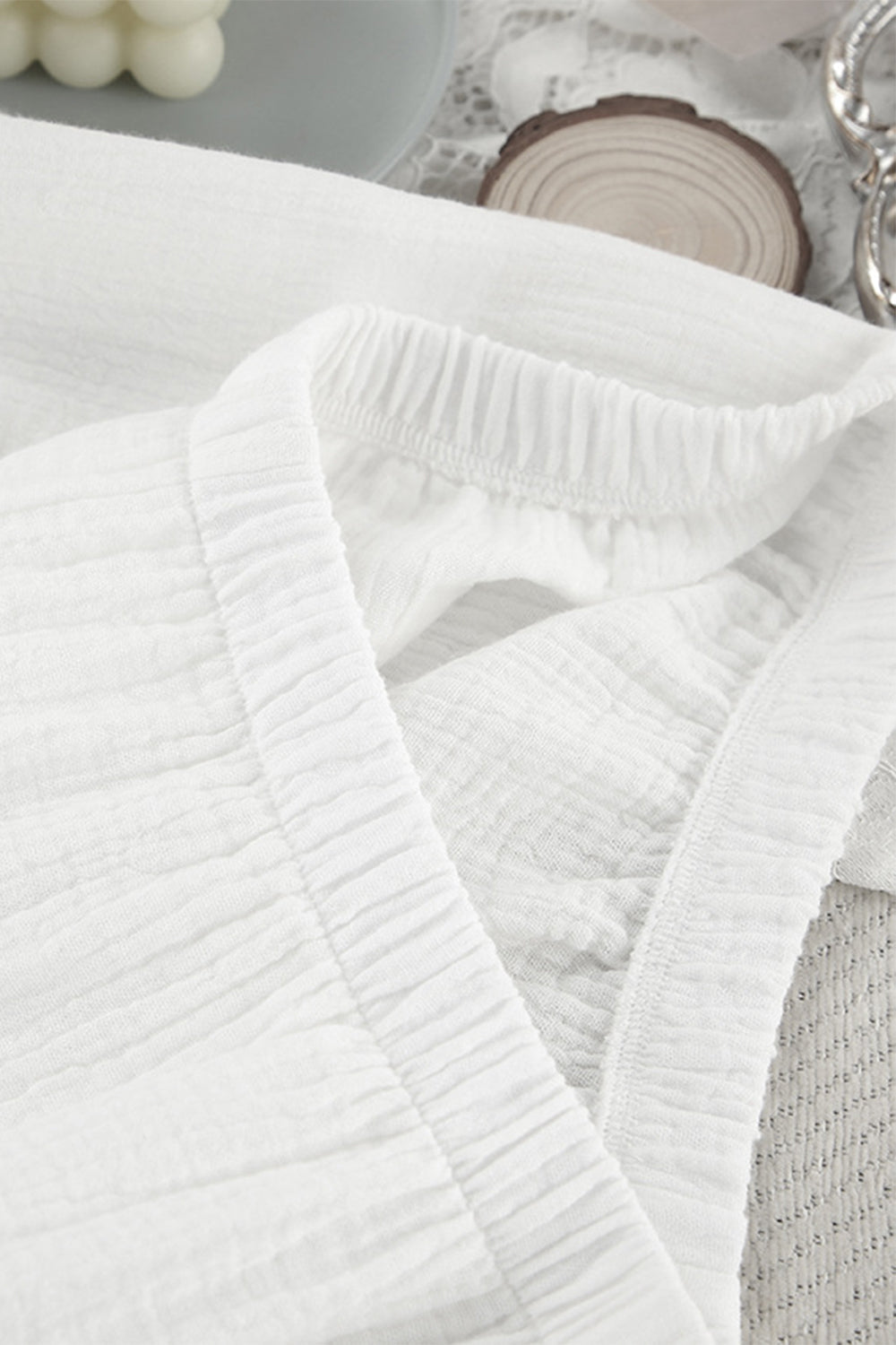 Ensemble Deux Pièces avec Haut à Volants Col V et Manches Longues et Pantalon Coordonné pour Femme | Idéal pour un Usage Quotidien