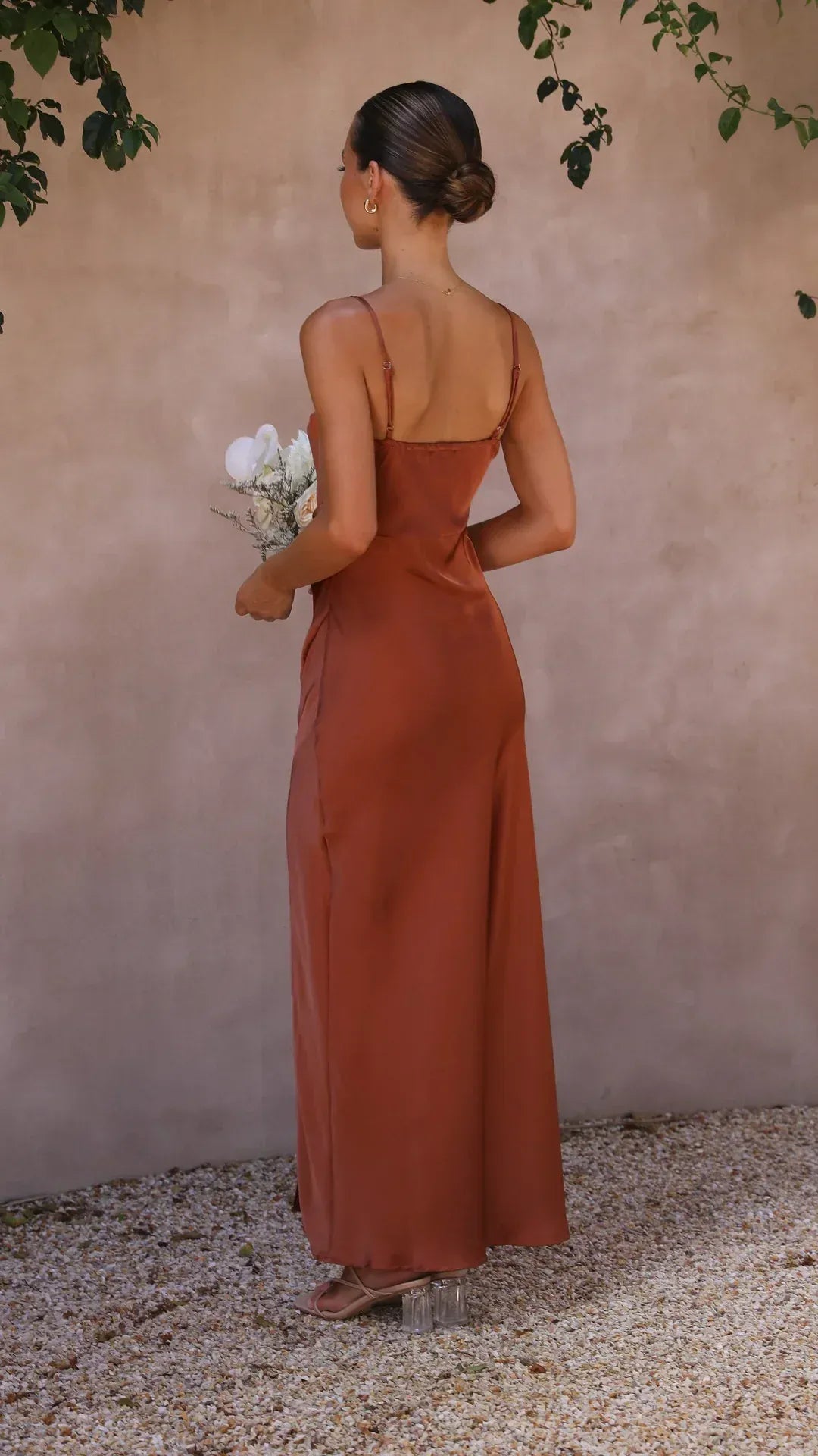 Robe Longue à Bretelles Fines avec Encolure Droite et Fente Latérale pour Femme | Idéale pour les Soirées ou Occasions Festives