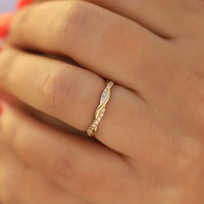 Bague Torsadée avec Détails En Relief | Idéale pour Les Occasions Spéciales