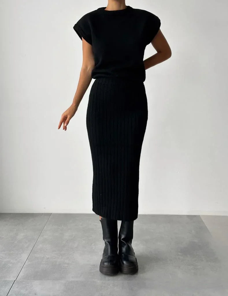 Ensemble Deux Pièces avec Gilet Sans Manches et Jupe Tricotée pour Femme | Idéal pour les Occasions Décontractées