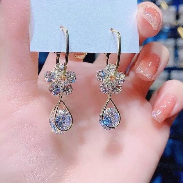 Boucles D’Oreilles avec Pendentif Fleur Cristal pour Femme | Idéal pour Les Occasions Spéciales