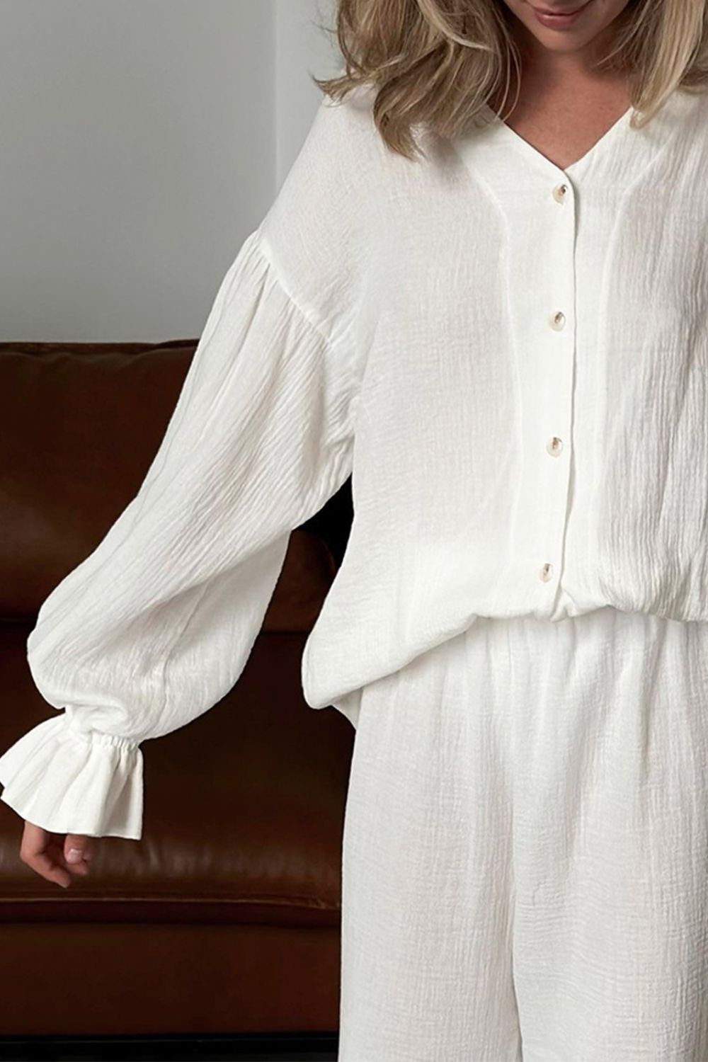 Ensemble Deux Pièces avec Haut à Volants Col V et Manches Longues et Pantalon Coordonné pour Femme | Idéal pour un Usage Quotidien