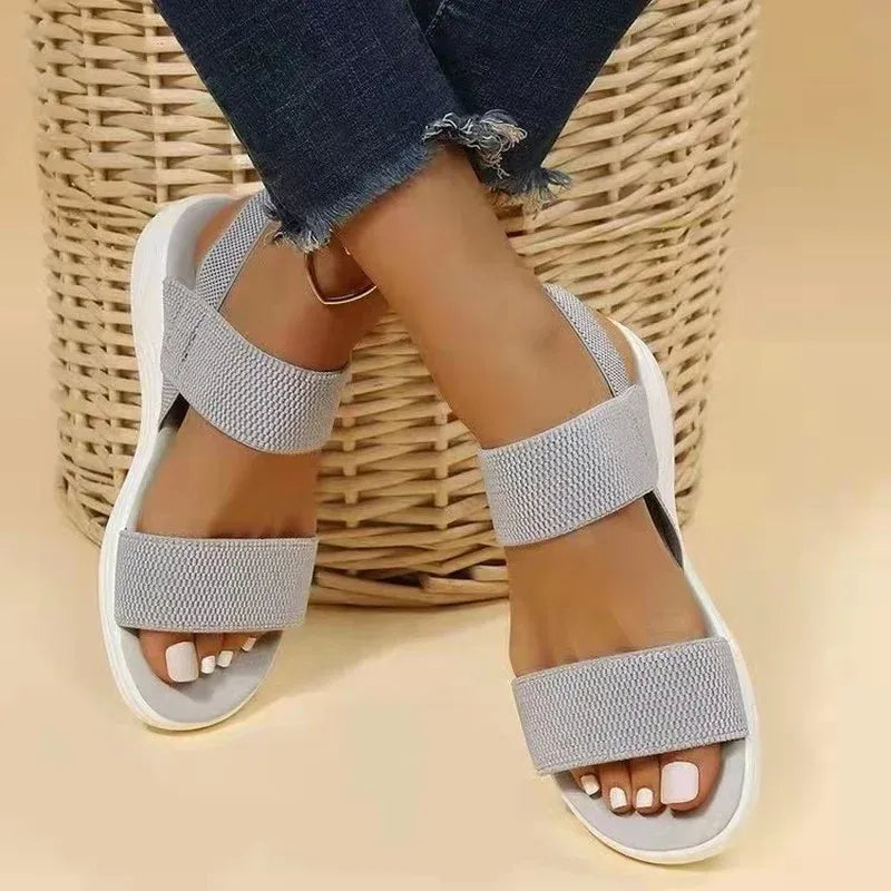 Sandales Plates avec Brides Larges pour Femmes | Idéales pour l’Été et les Vacances