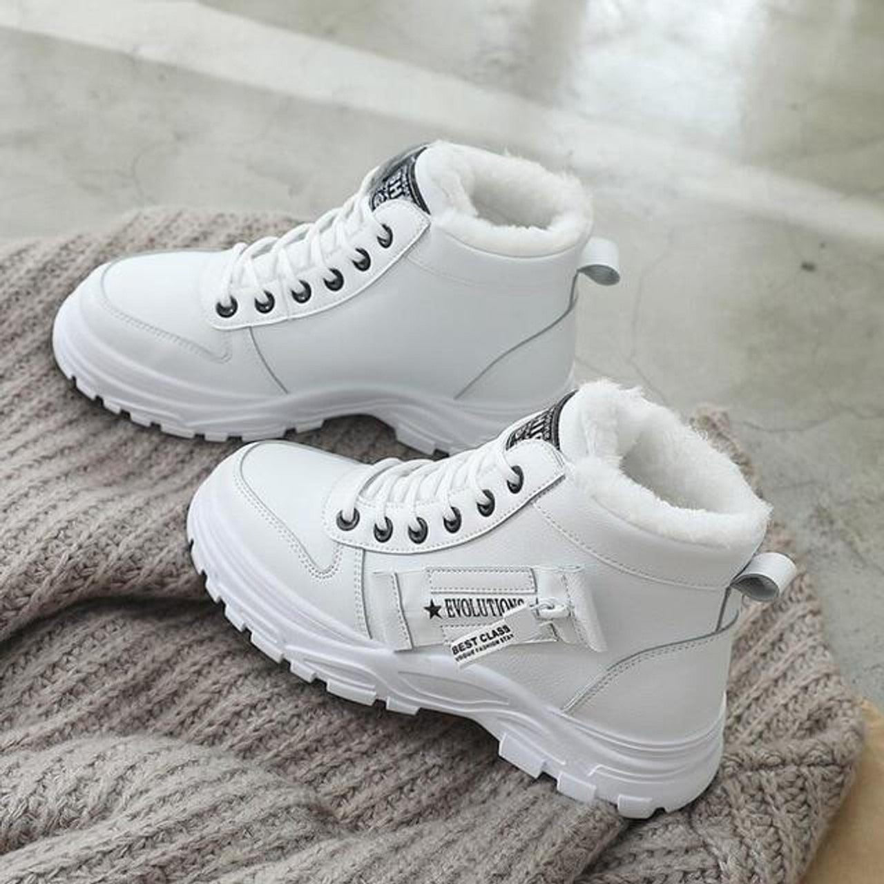 Bottes À Lacets avec Semelles Adhérentes pour Femmes | Idéal pour L’Hiver