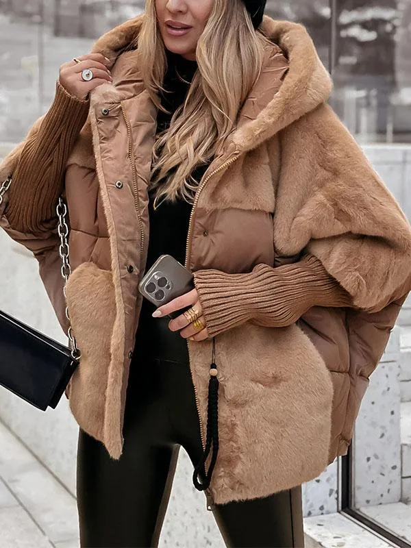 Cape Matelassée Longue avec Col en Fourrure Synthétique pour Femme | Idéale pour l’Hiver