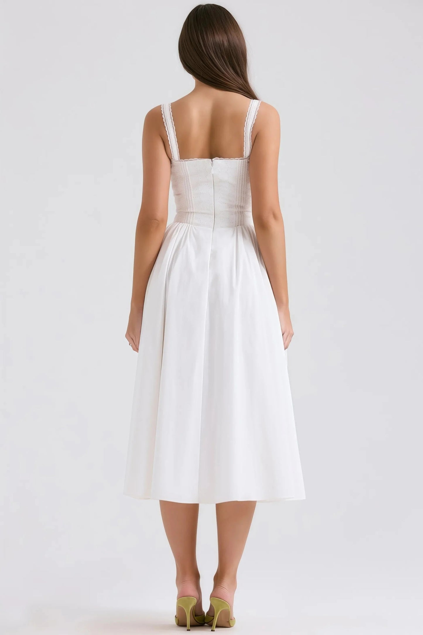 Robe Midi Blanche à Col Halter et Détail Dentelle pour Femme | Idéale pour les Sorties et Occasions Formelles
