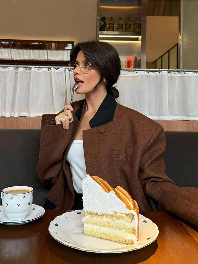 Veste courte à col noir pour femmes