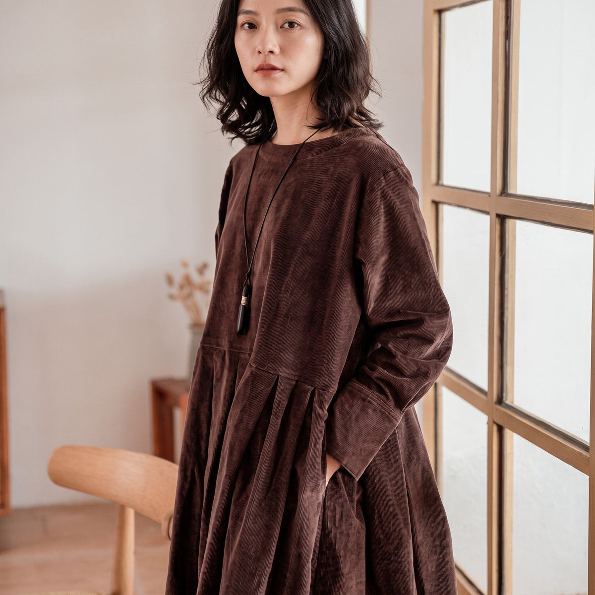 Robe midi plissée à col rond pour femmes