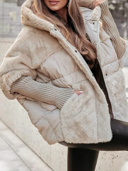Cape Matelassée Longue avec Col en Fourrure Synthétique pour Femme | Idéale pour l’Hiver