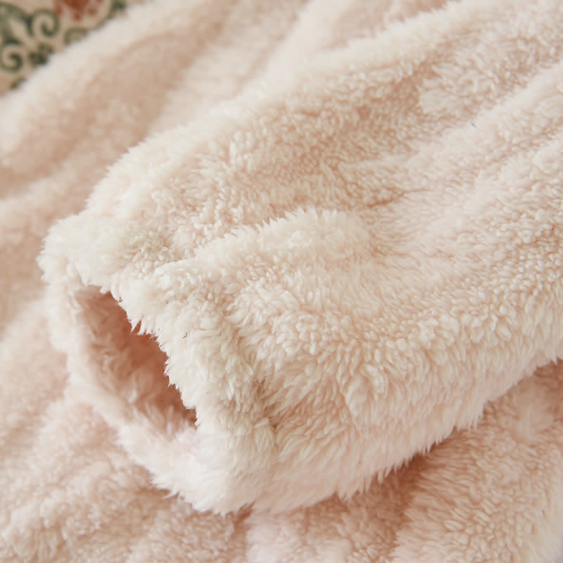 Ensemble Pyjama à Motif Brodé avec Col en V pour Adulte | Idéal pour la Maison et le Sommeil