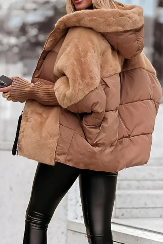 Cape Matelassée Longue avec Col en Fourrure Synthétique pour Femme | Idéale pour l’Hiver